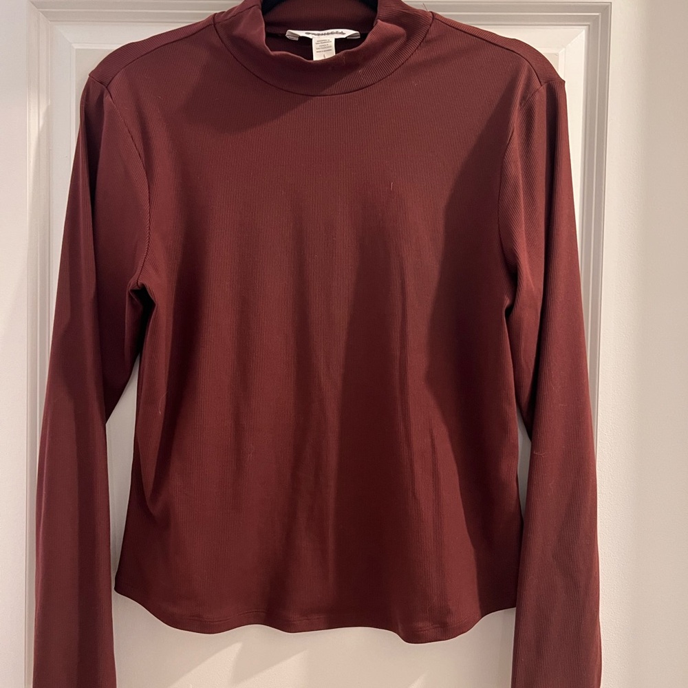 Athleta Burgundy Fitted Long Sleeve Mandarin Collar Tee
